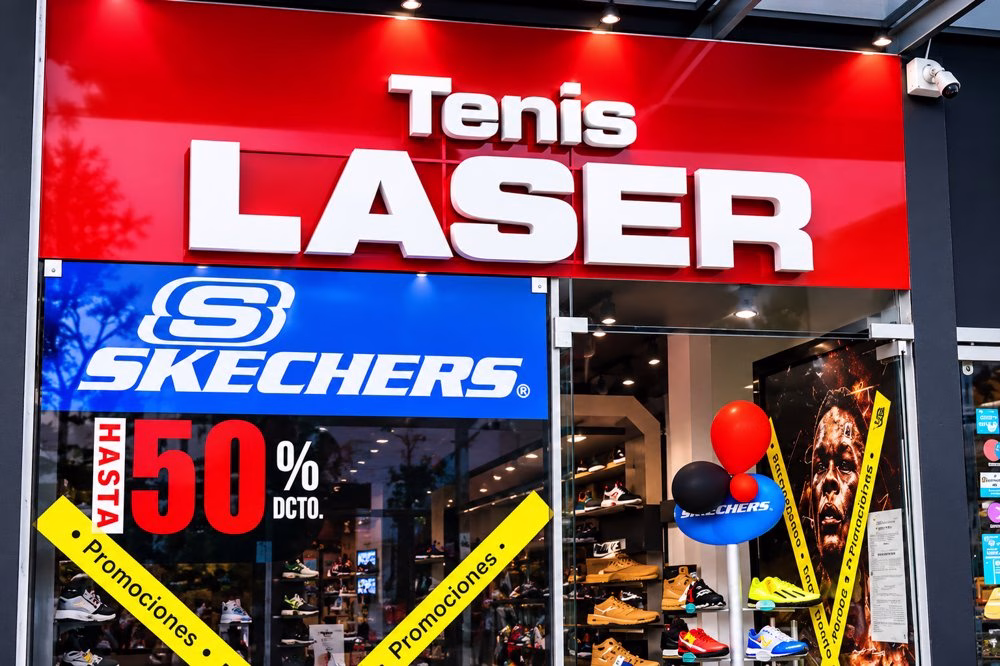 Fachada de Tenis Laser Outlet en la Av. Santander
